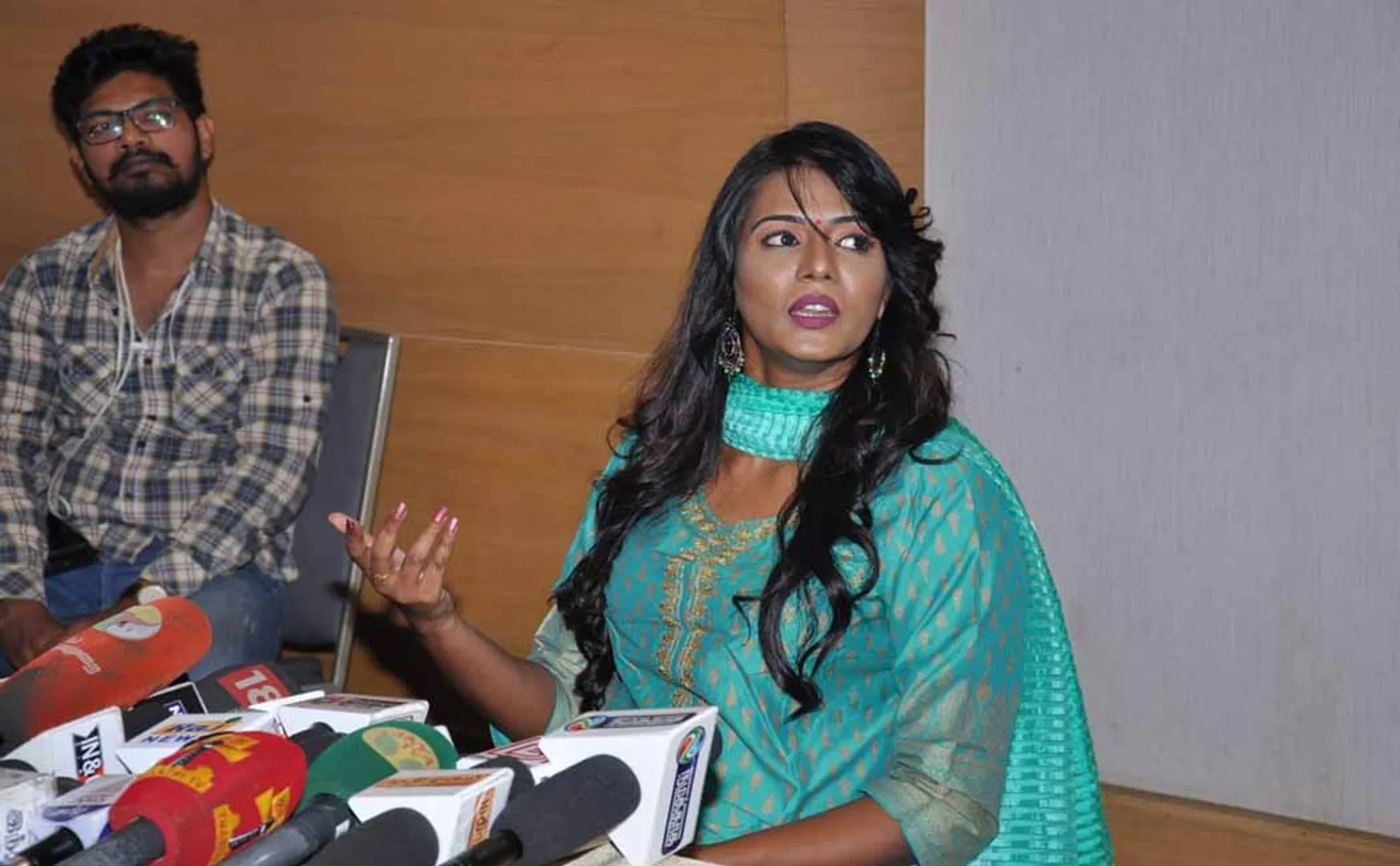 actress meera mitun press meet issue police 